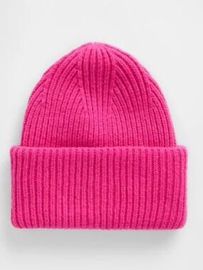 Pink Beanie. New without tag